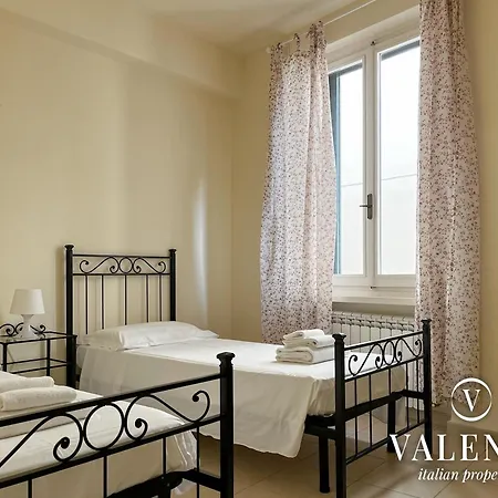 Spazioso Con Ascensore Apartment
